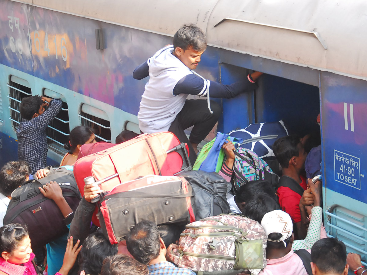 Heavy Rush in Secunderabad Railway Photo Gallery - Sakshi23