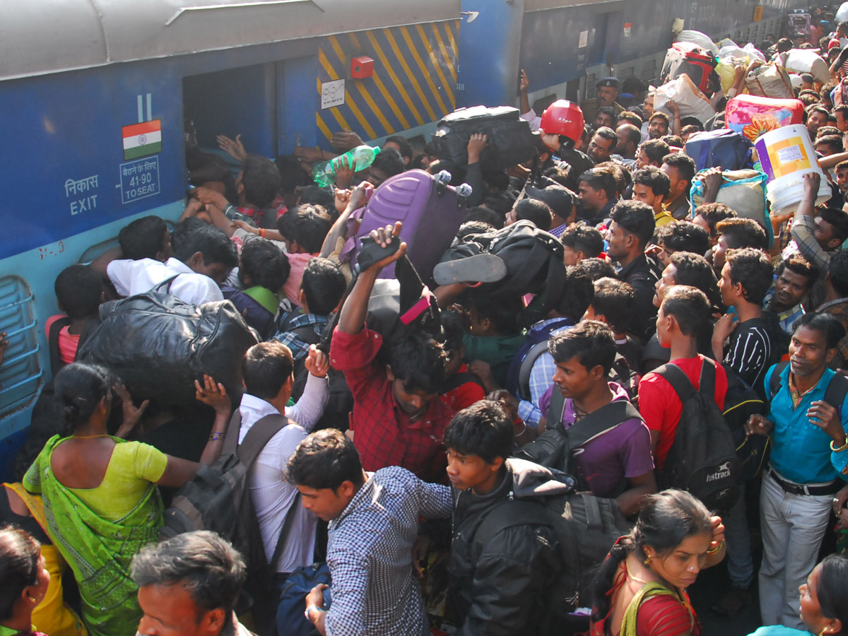 Heavy Rush in Secunderabad Railway Photo Gallery - Sakshi24