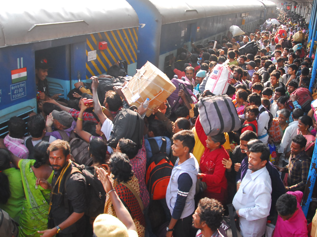 Heavy Rush in Secunderabad Railway Photo Gallery - Sakshi25