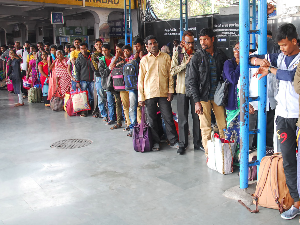 Heavy Rush in Secunderabad Railway Photo Gallery - Sakshi26