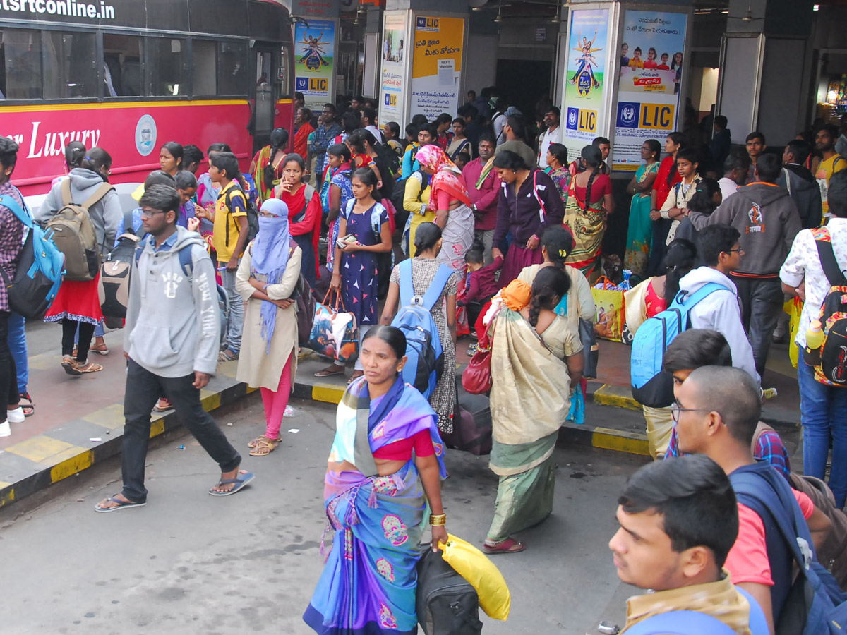 Heavy Rush in Secunderabad Railway Photo Gallery - Sakshi28