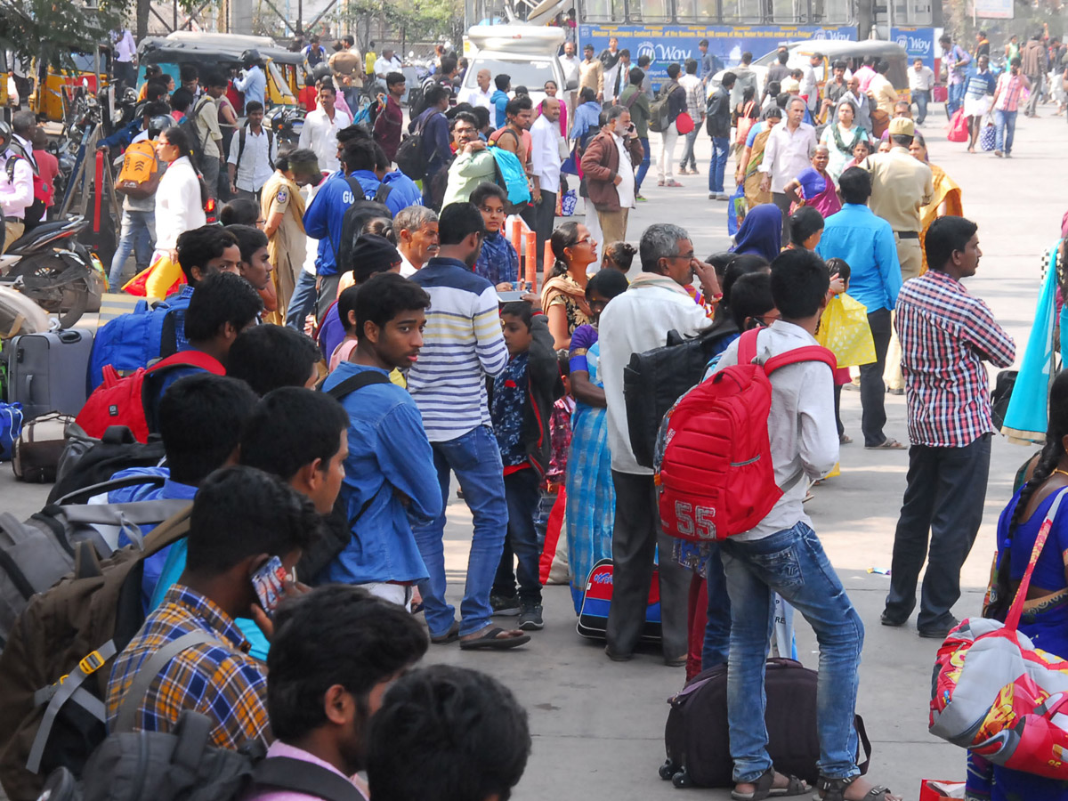 Heavy Rush in Secunderabad Railway Photo Gallery - Sakshi29