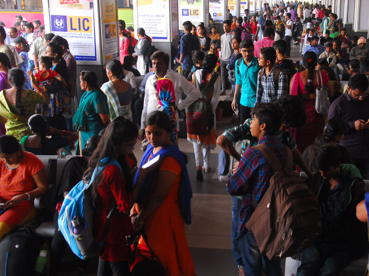 Heavy Rush in Secunderabad Railway Photo Gallery - Sakshi31