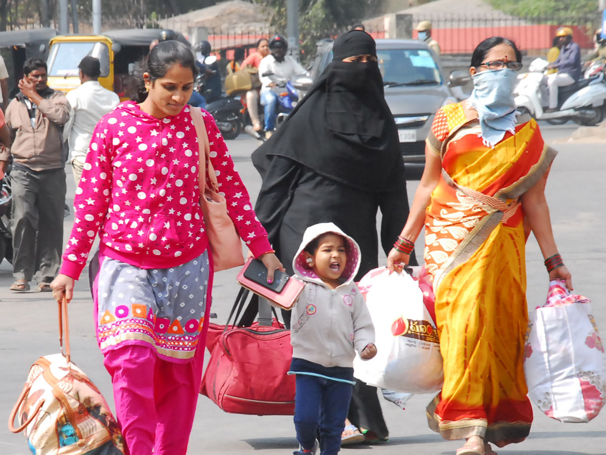 Heavy Rush in Secunderabad Railway Photo Gallery - Sakshi33