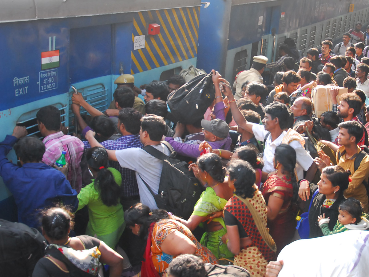 Heavy Rush in Secunderabad Railway Photo Gallery - Sakshi4