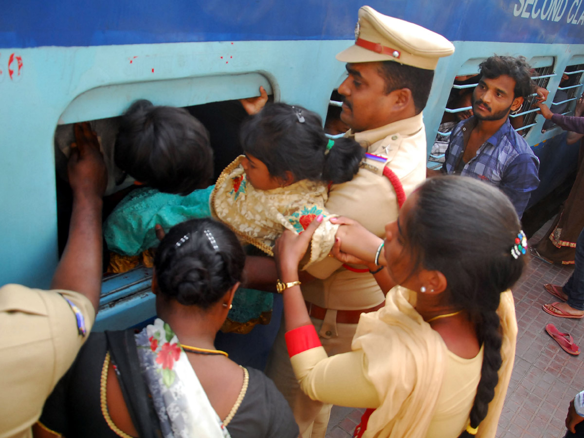 Heavy Rush in Secunderabad Railway Photo Gallery - Sakshi6