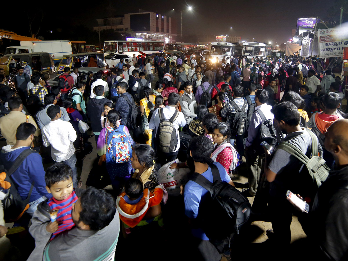 Heavy Rush in Secunderabad Railway Photo Gallery - Sakshi7