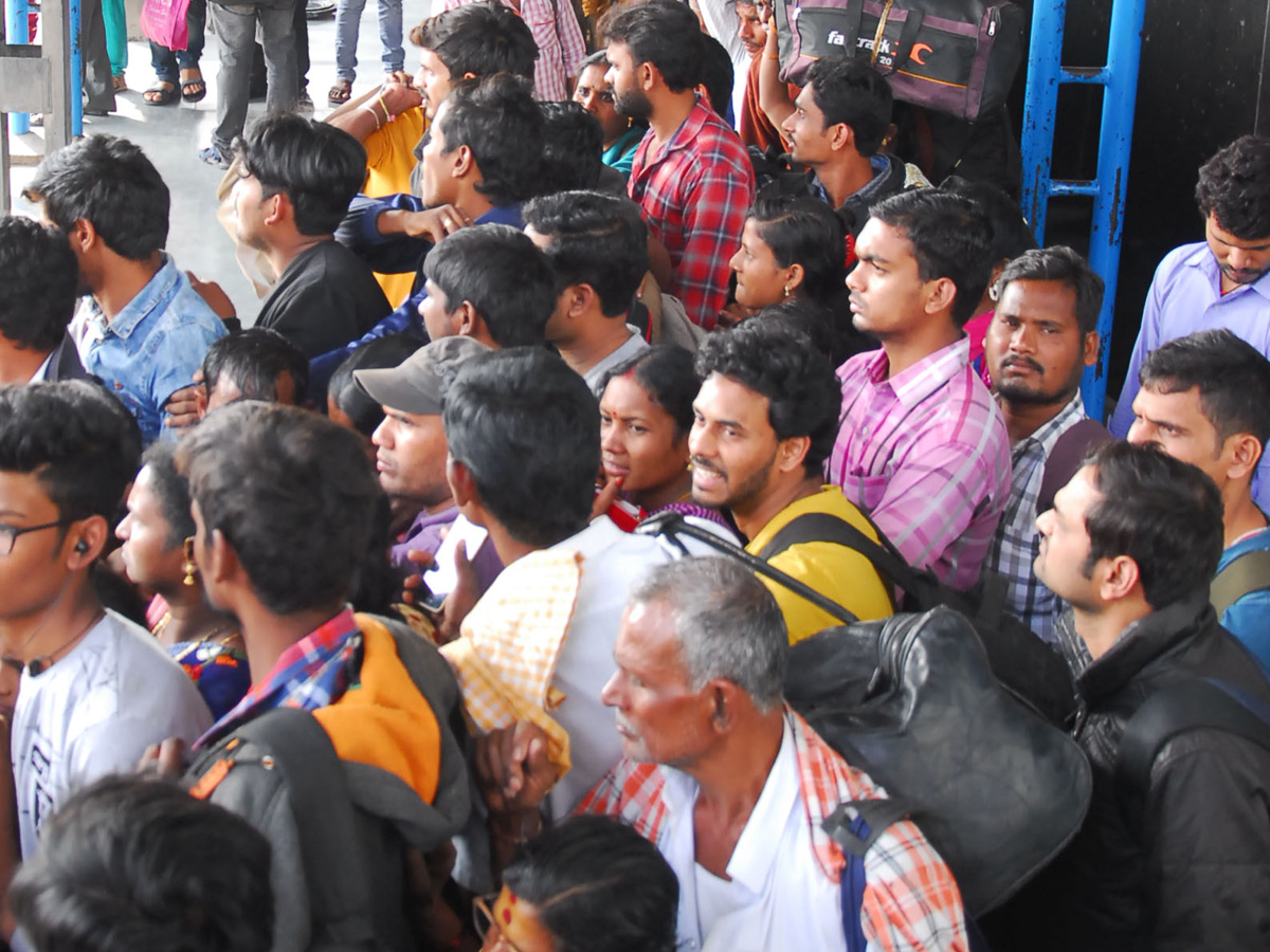 Heavy Rush in Secunderabad Railway Photo Gallery - Sakshi8