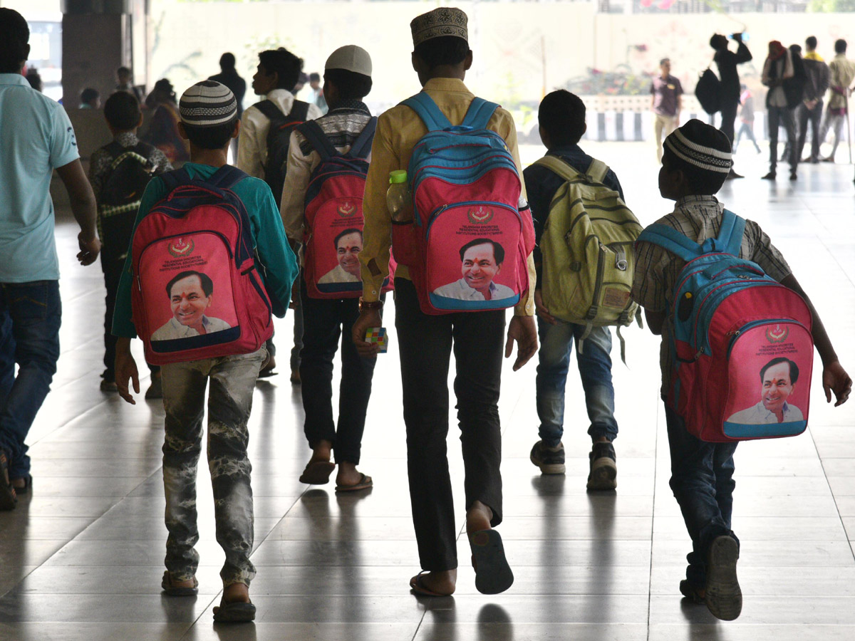 Heavy Rush in Secunderabad Railway Photo Gallery - Sakshi9