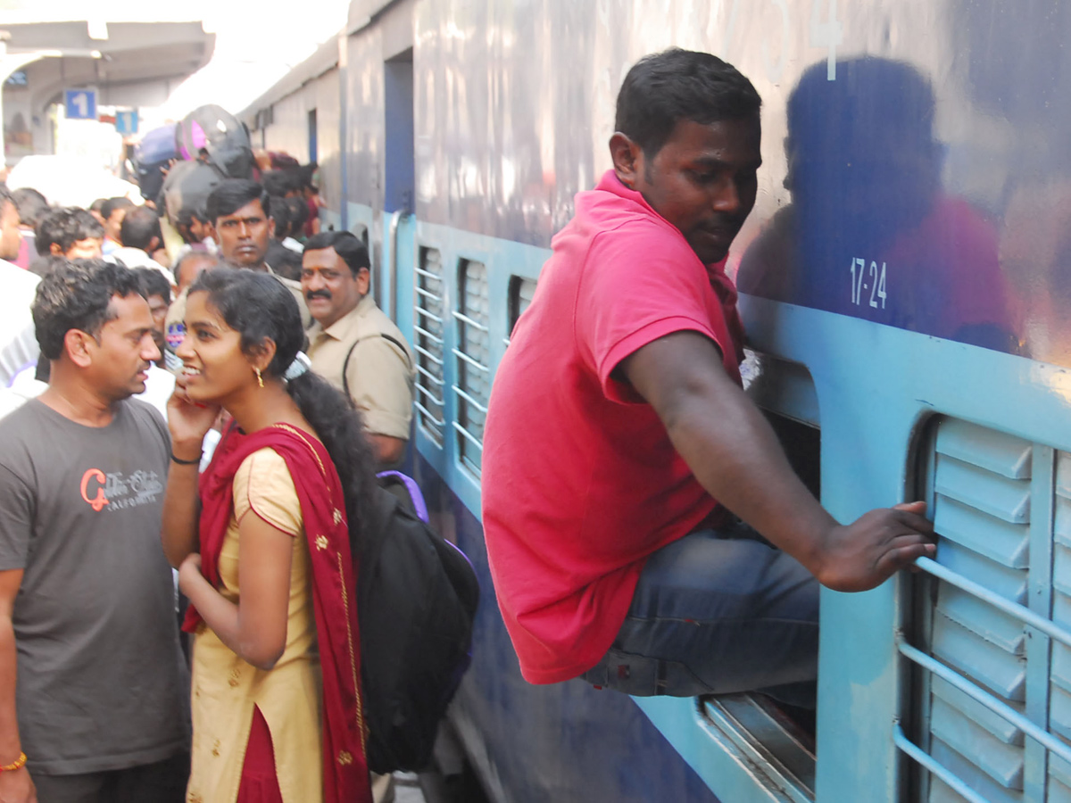  Huge Rush at Secunderabad Railway Station Photo Gallery - Sakshi2