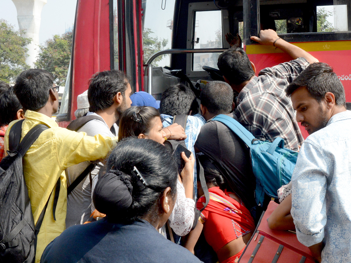  Huge Rush at Secunderabad Railway Station Photo Gallery - Sakshi13