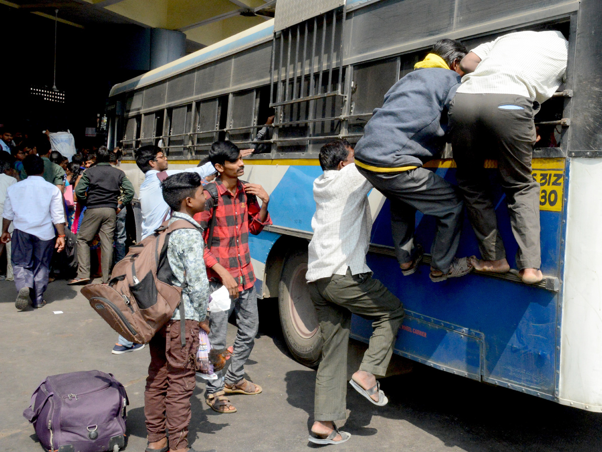  Huge Rush at Secunderabad Railway Station Photo Gallery - Sakshi19