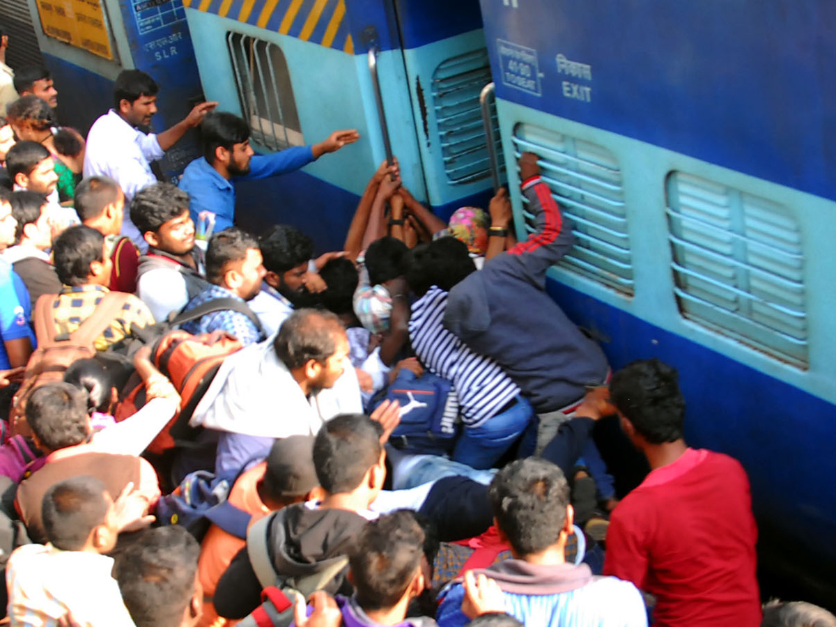  Huge Rush at Secunderabad Railway Station Photo Gallery - Sakshi9