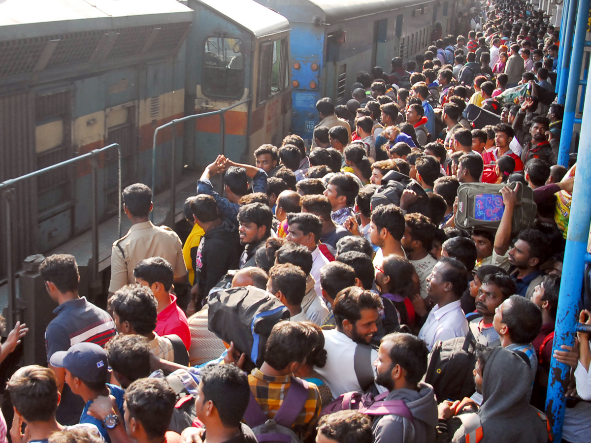  Huge Rush at Secunderabad Railway Station Photo Gallery - Sakshi1