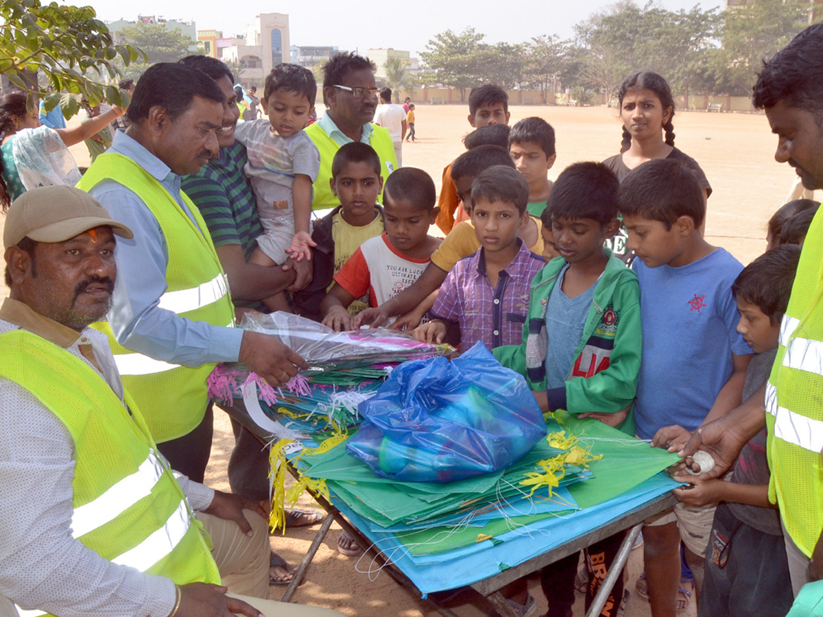 kites festival Photo Gallery - Sakshi13