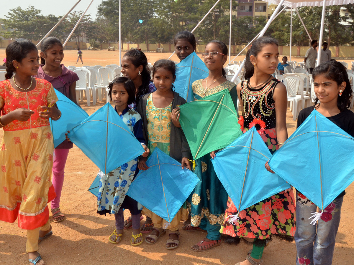 kites festival Photo Gallery - Sakshi4