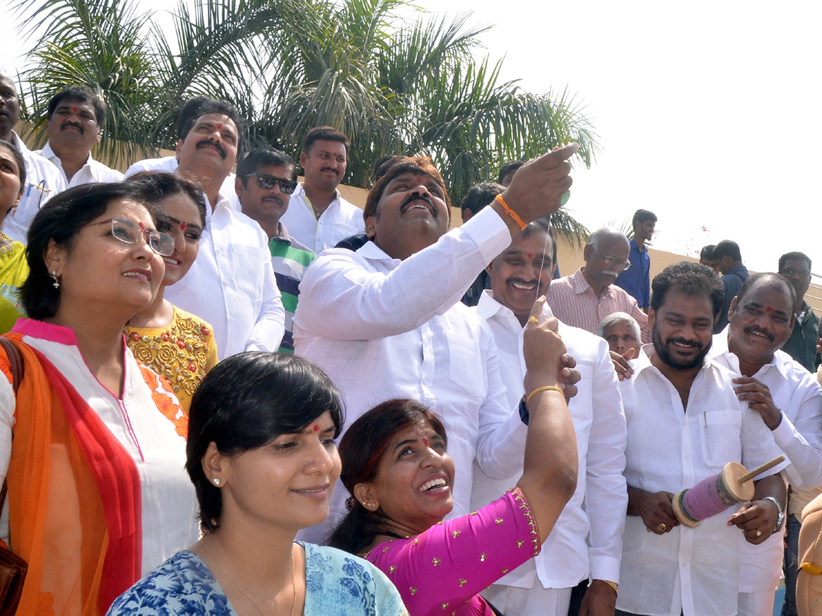 kites festival Photo Gallery - Sakshi7