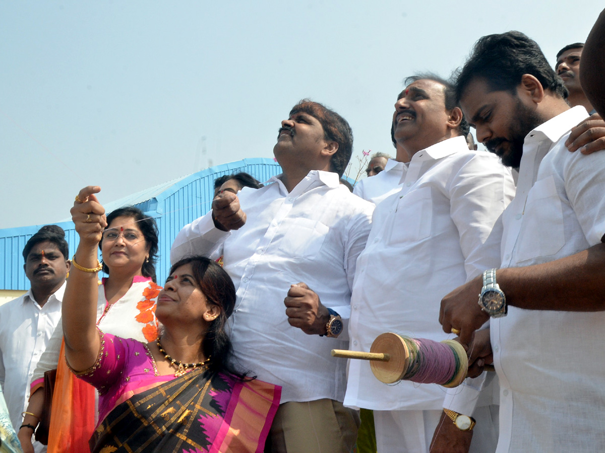 kites festival Photo Gallery - Sakshi1