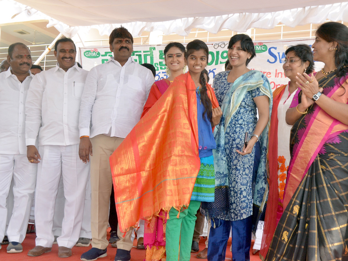 kites festival Photo Gallery - Sakshi9