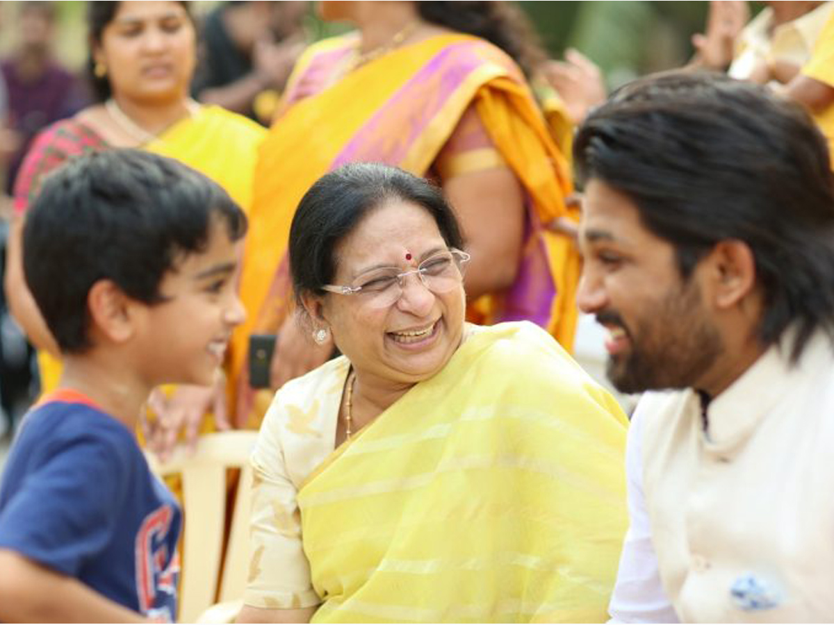 Allu Arjun Sankranthi Celebrations PHoto Gallery - Sakshi9