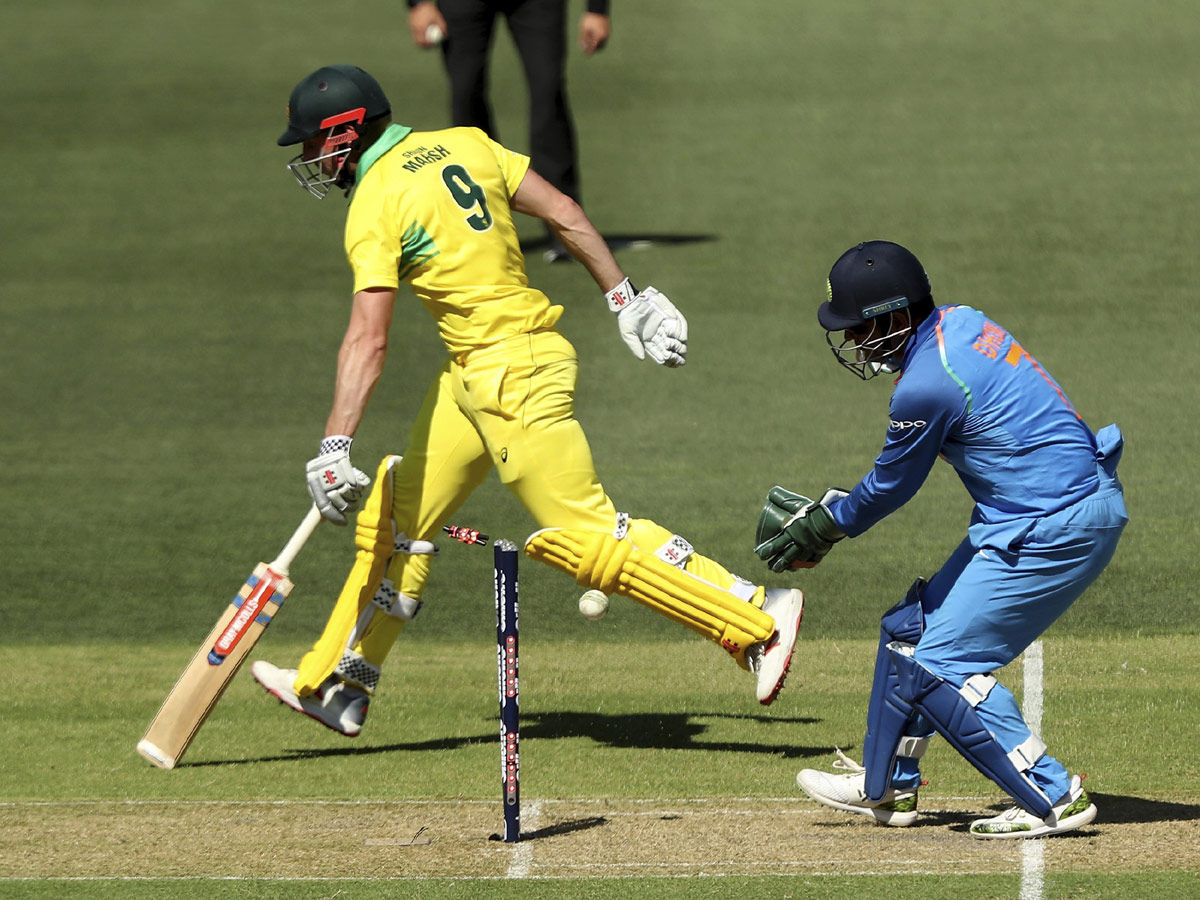 India won second one day match with Australia - Sakshi17