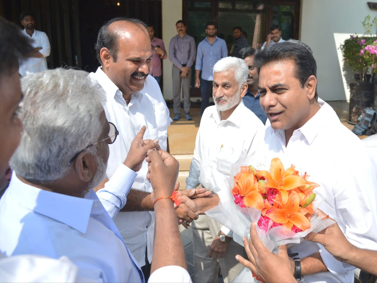 KTR Meets YS Jagan Photo Gallery - Sakshi5