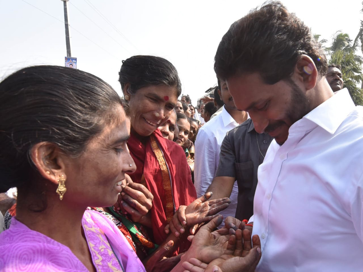 YS jagan padayatra at Srikakulam photo gallery - Sakshi2