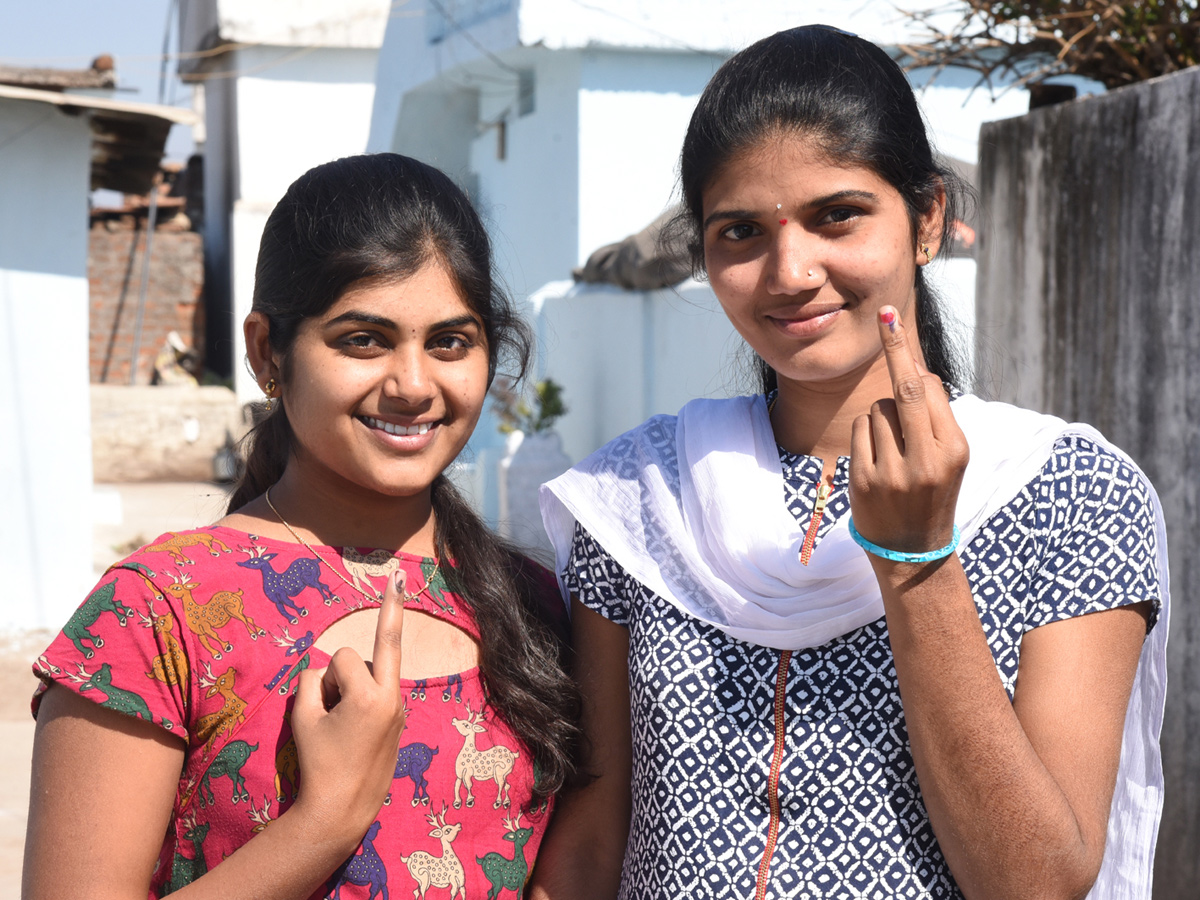 Telangana Panchayat Elections 2019 Photo Gallery - Sakshi1