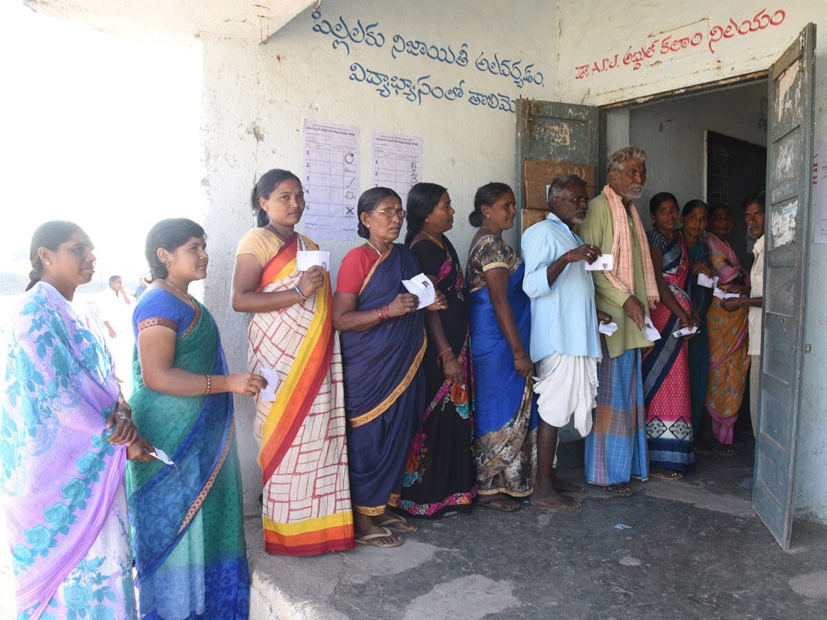 Telangana Panchayat Elections 2019 Photo Gallery - Sakshi4