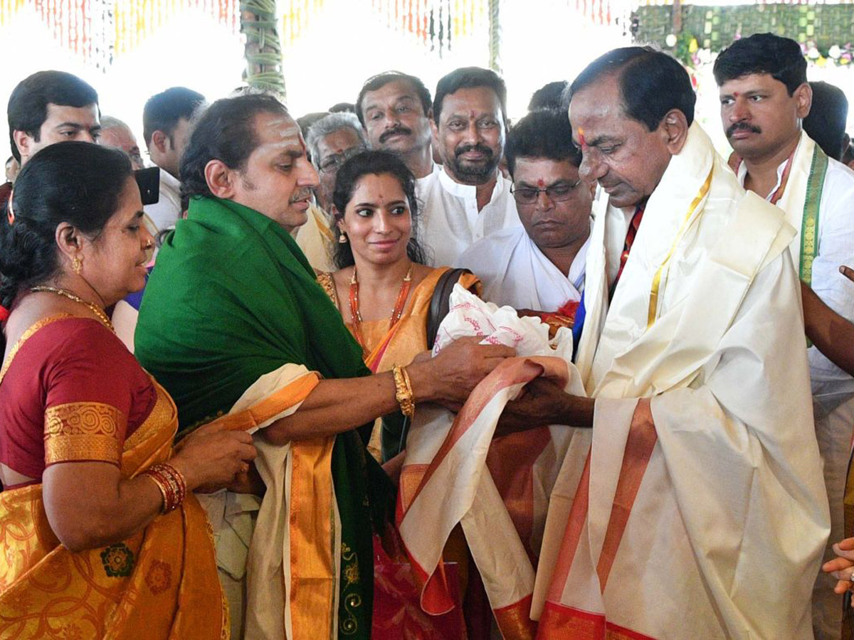 CM KCR Sahasra Chandi Yagam continued on Third Day Photo Gallery - Sakshi10