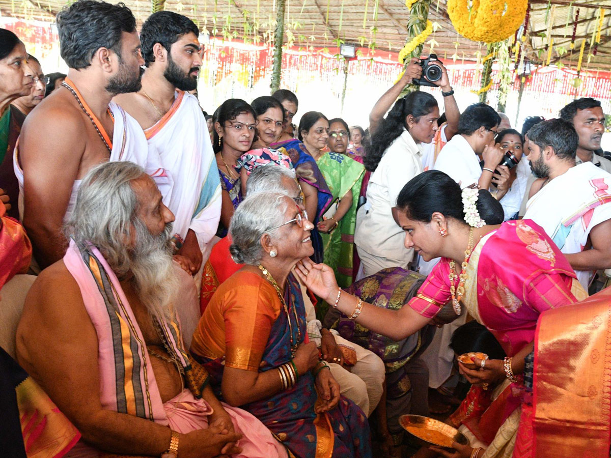 CM KCR Sahasra Chandi Yagam continued on Third Day Photo Gallery - Sakshi22