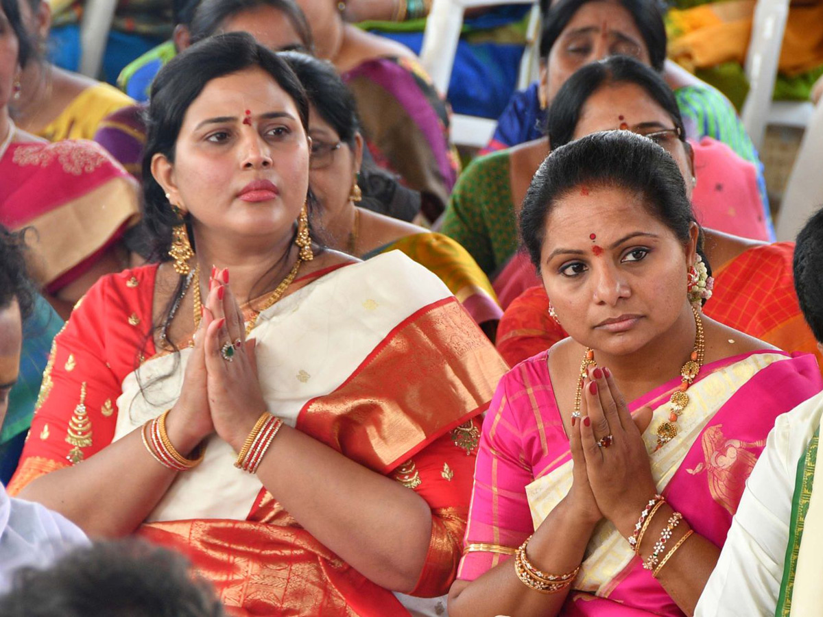 CM KCR Sahasra Chandi Yagam continued on Third Day Photo Gallery - Sakshi3