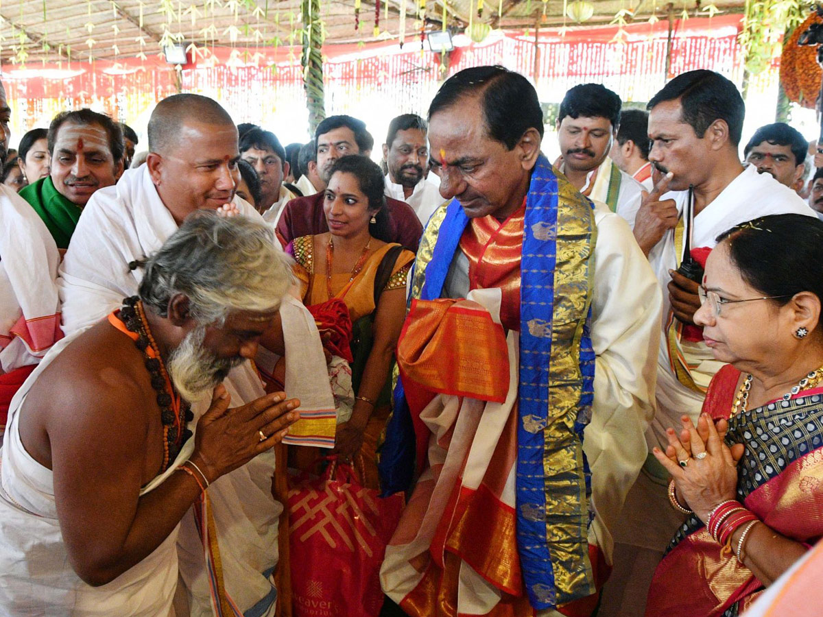 CM KCR Sahasra Chandi Yagam continued on Third Day Photo Gallery - Sakshi29