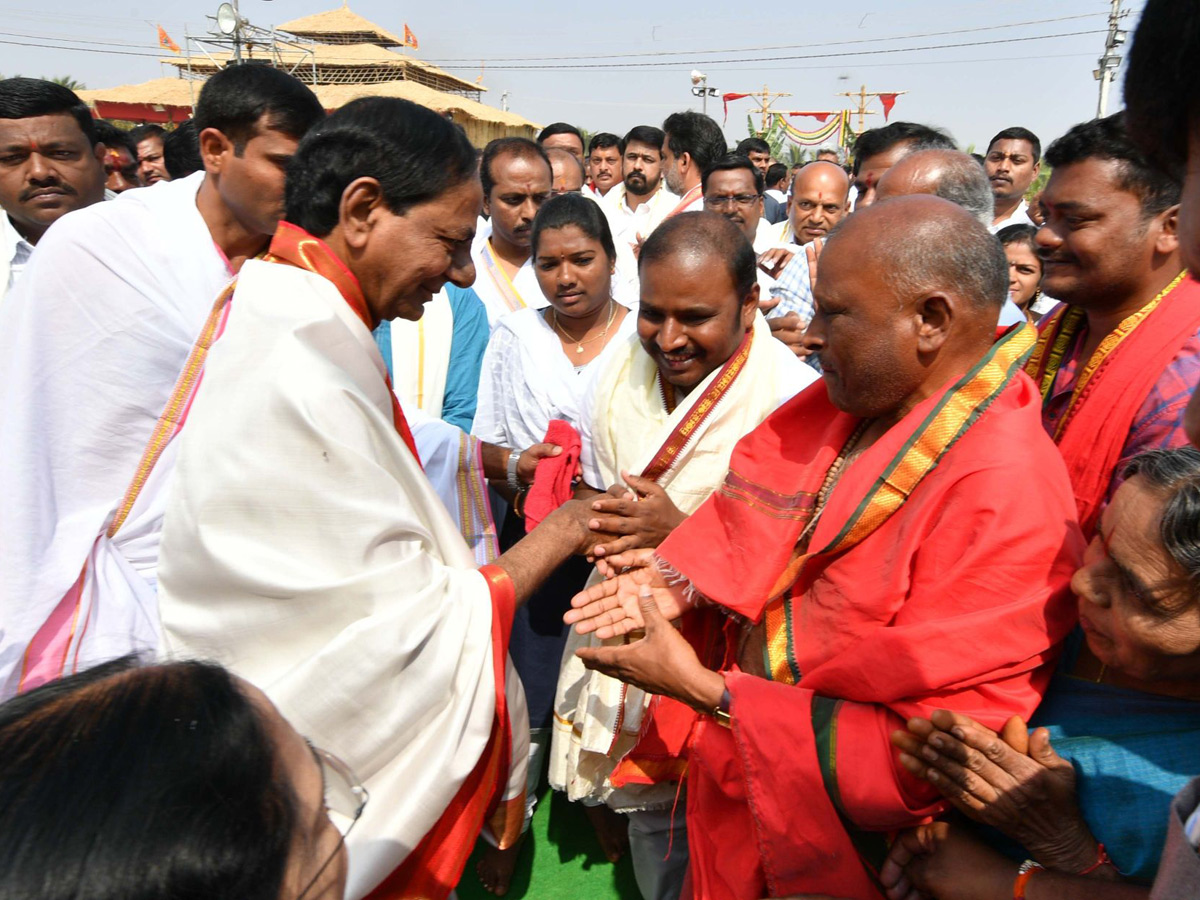 CM KCR Sahasra Chandi Yagam continued on Third Day Photo Gallery - Sakshi6