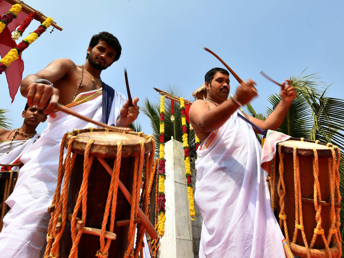 CM KCR Sahasra Chandi Yagam continued on Third Day Photo Gallery - Sakshi7