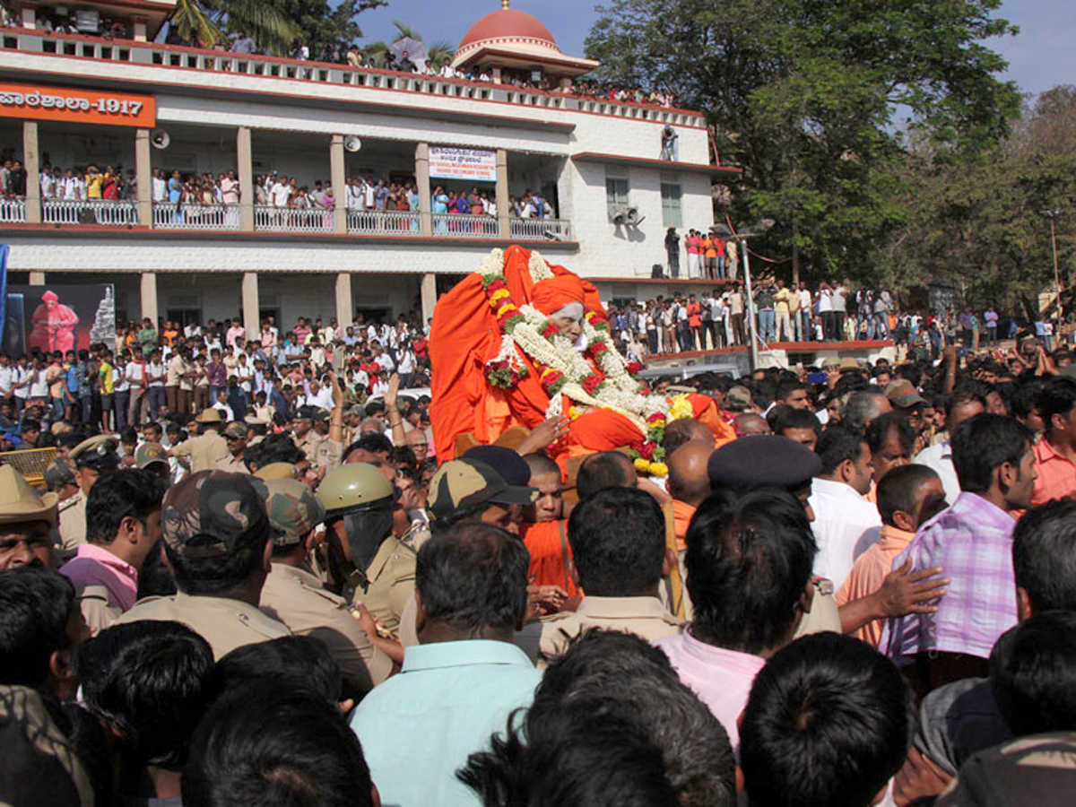 shivakumara swamis funeral Photo Gallery - Sakshi6