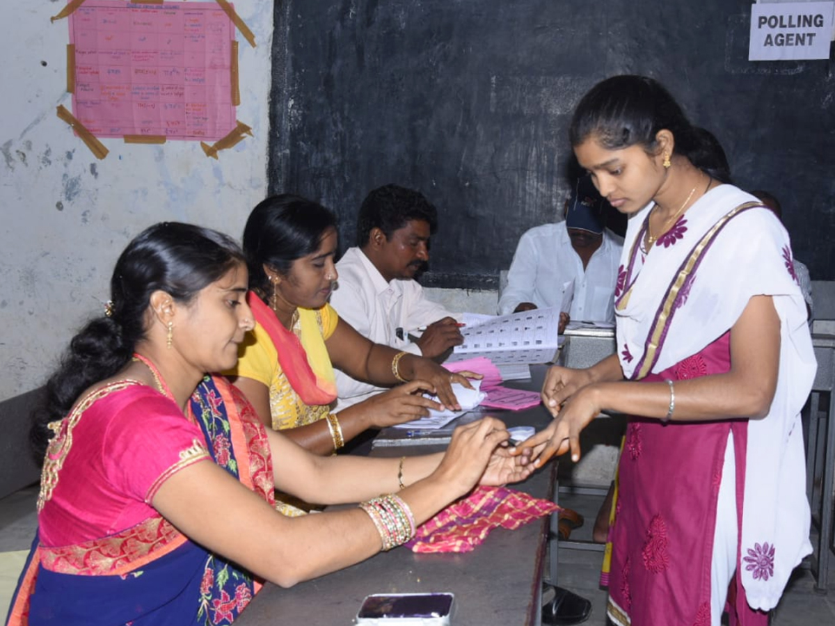 grama panchayat election in telangana Photo Gallery - Sakshi10