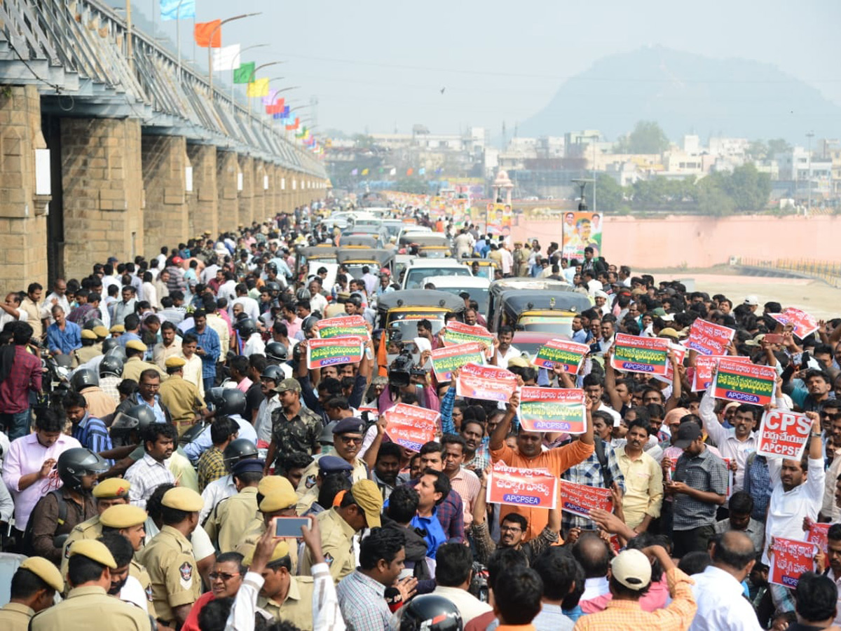 CPS Employee Union Calls For Chalo Assembly Photo Gallery - Sakshi2