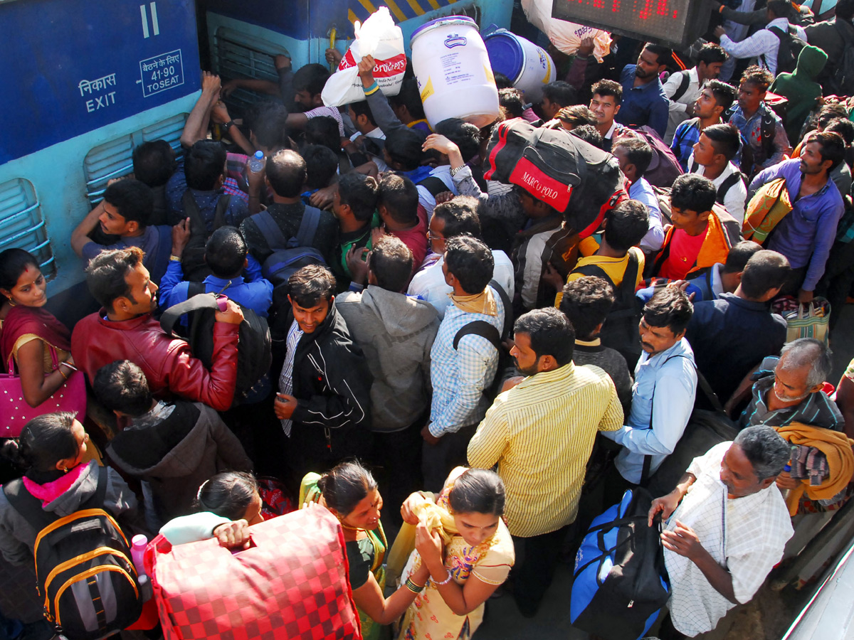 Heavy Rush in Secunderabad Railway Photo Gallery - Sakshi1