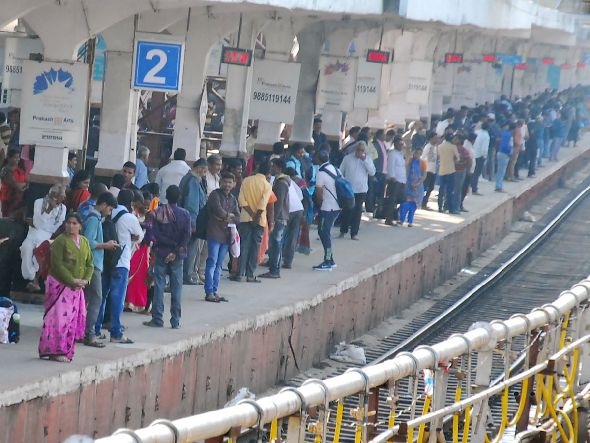 Heavy Rush in Secunderabad Railway Photo Gallery - Sakshi10