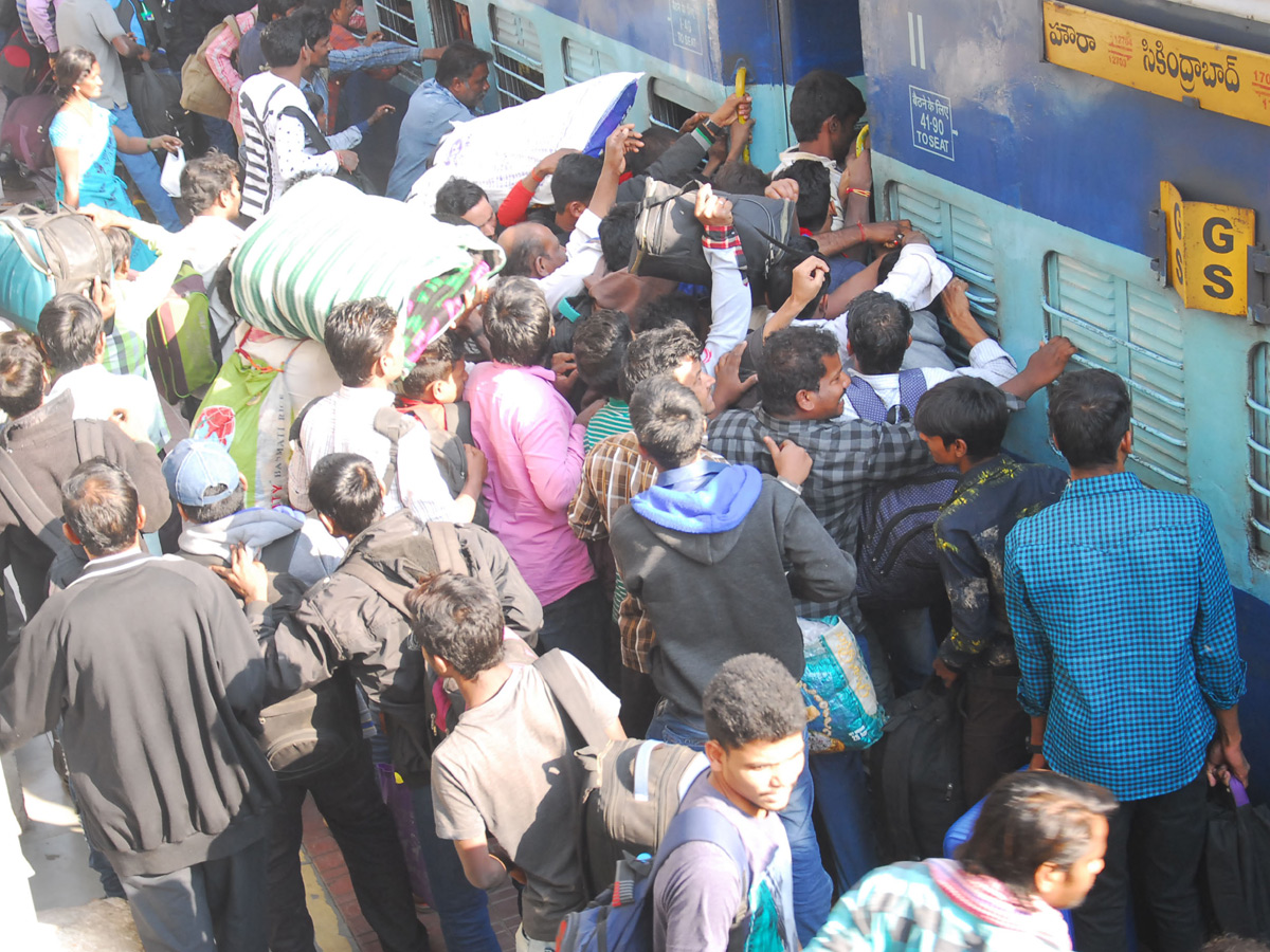 Heavy Rush in Secunderabad Railway Photo Gallery - Sakshi4