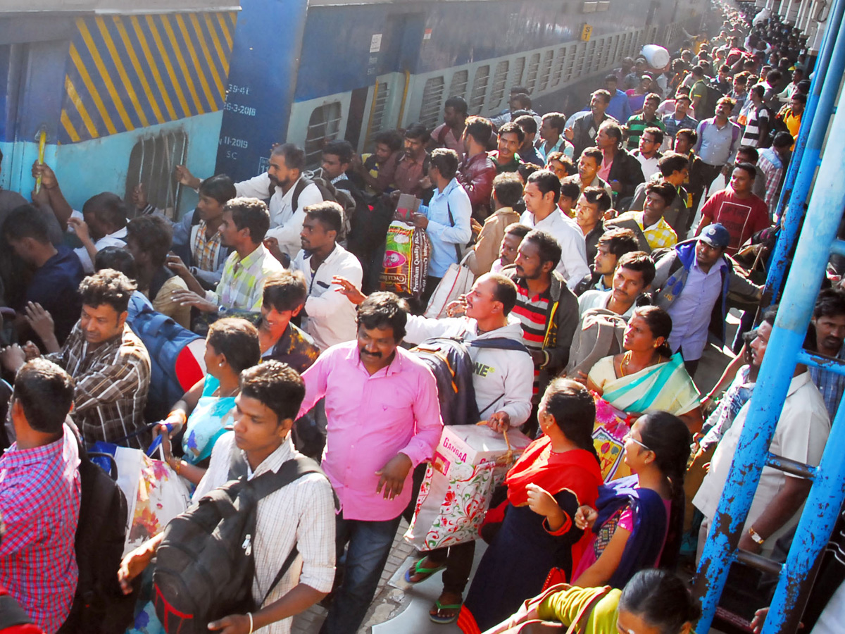 Heavy Rush in Secunderabad Railway Photo Gallery - Sakshi6