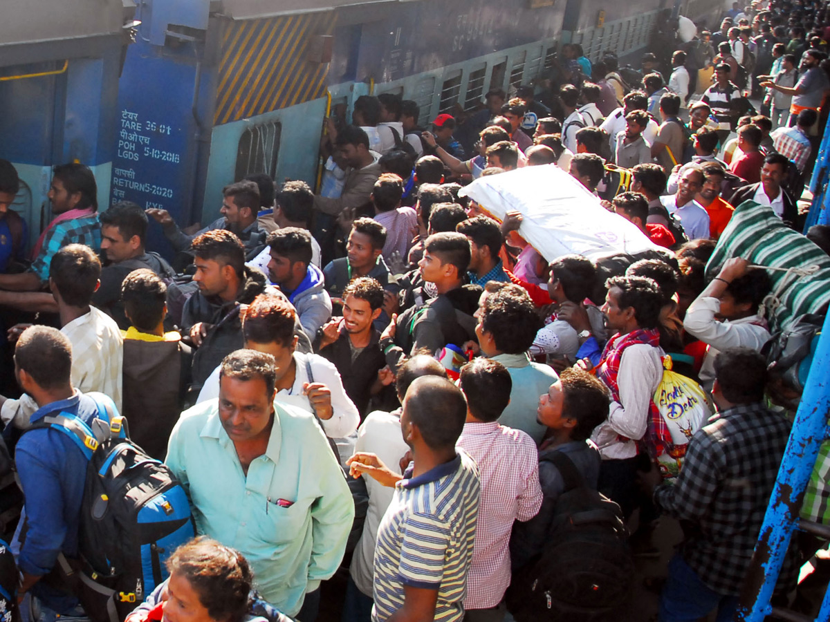 Heavy Rush in Secunderabad Railway Photo Gallery - Sakshi7