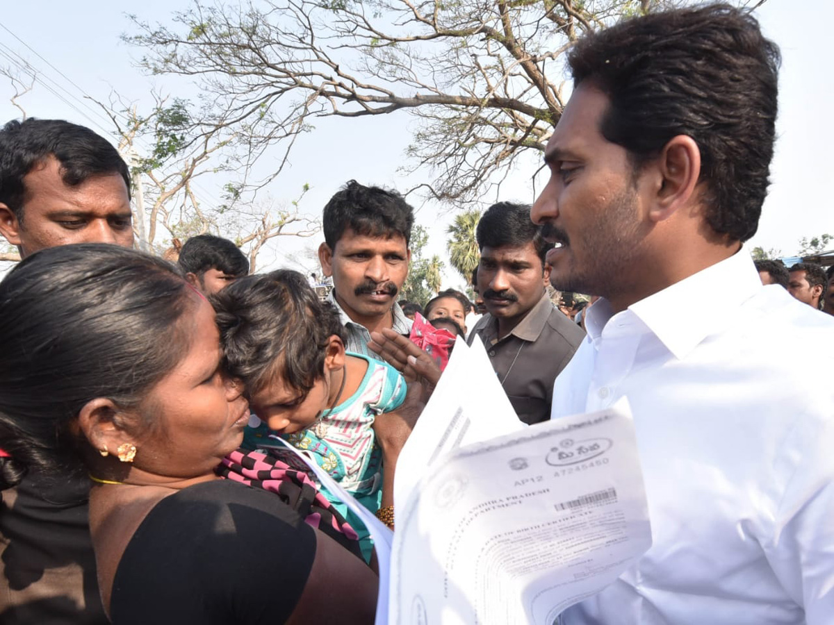 YS jagan padayatra at Sikakulam District photo gallery - Sakshi11