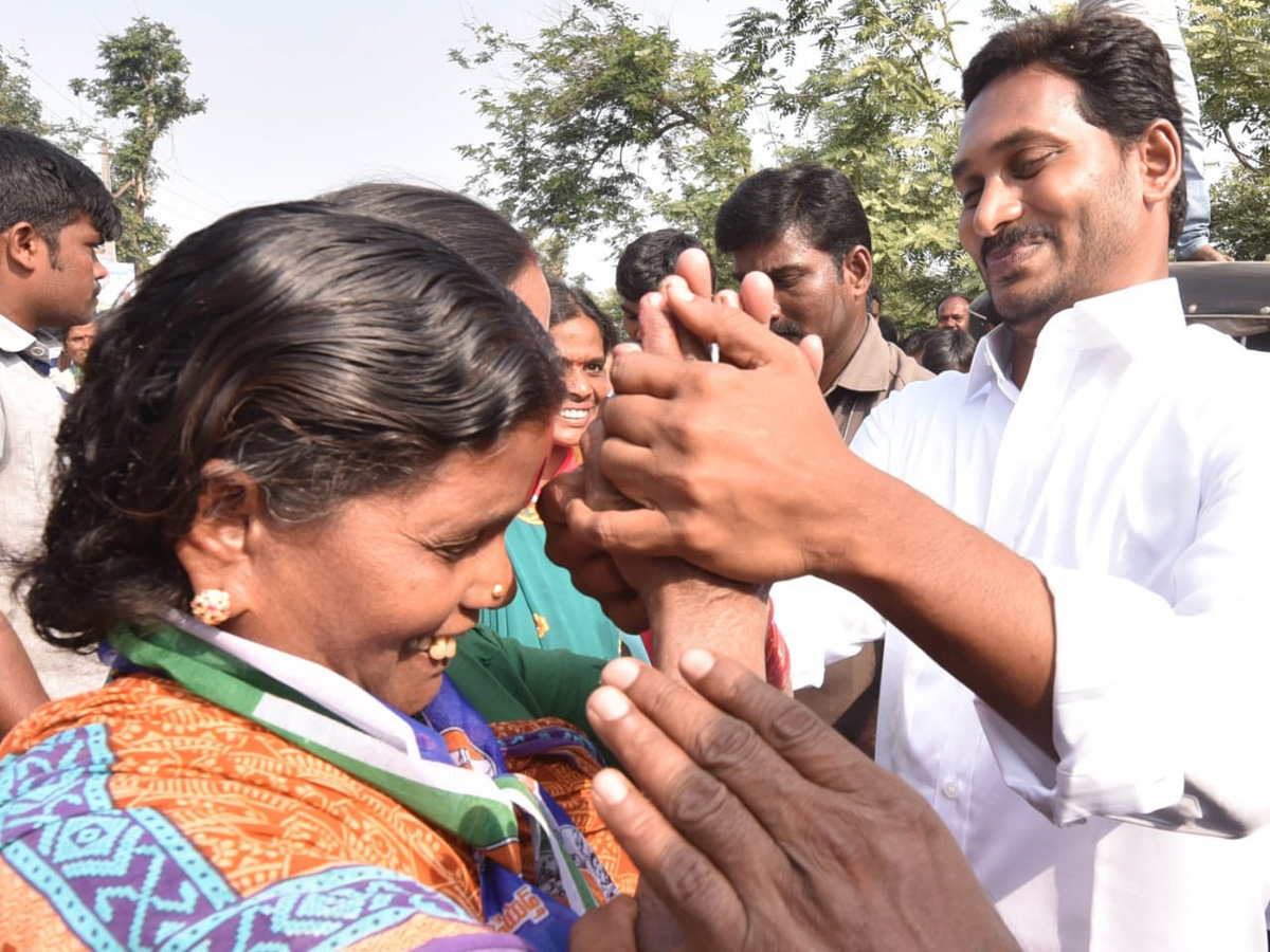 YS jagan padayatra at Sikakulam District photo gallery - Sakshi12