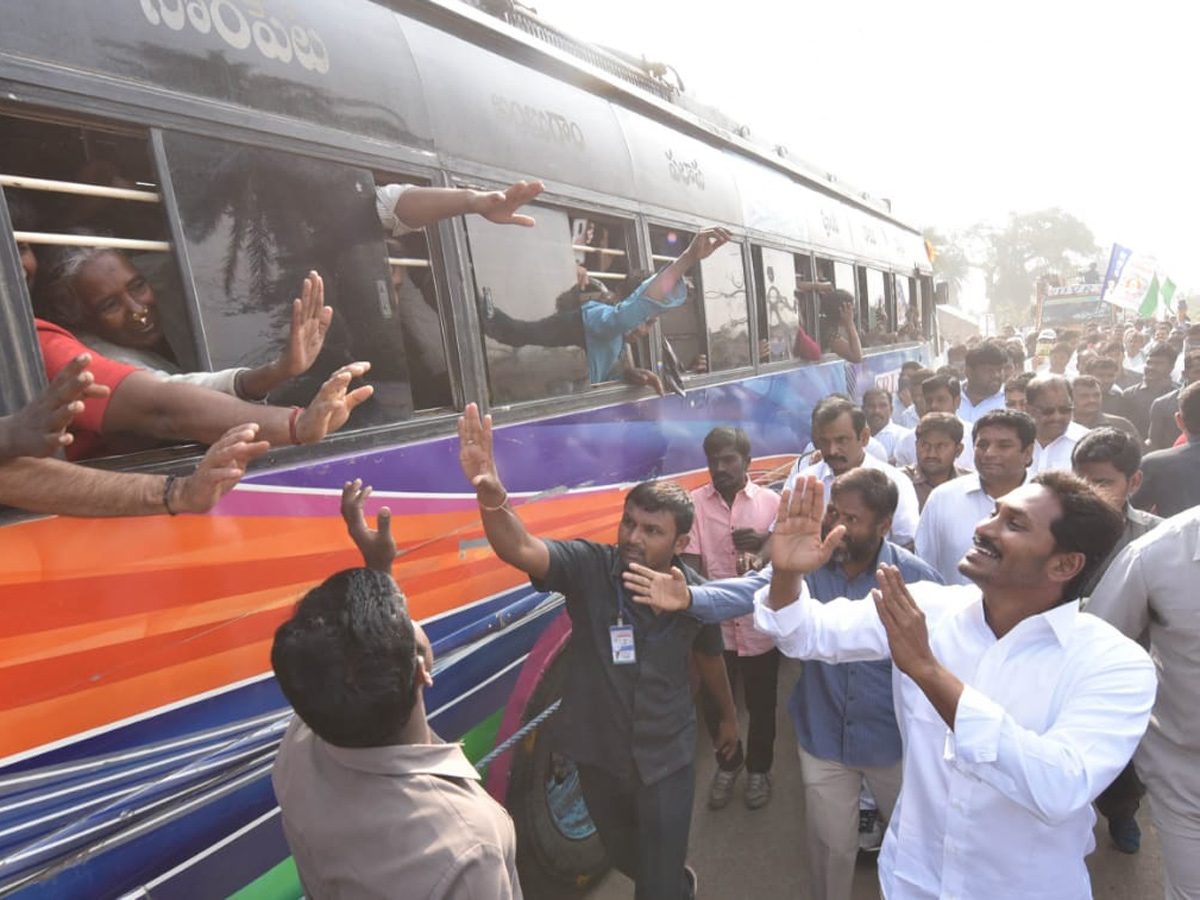 YS jagan padayatra at Sikakulam District photo gallery - Sakshi15