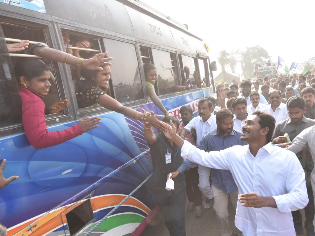 YS jagan padayatra at Sikakulam District photo gallery - Sakshi16