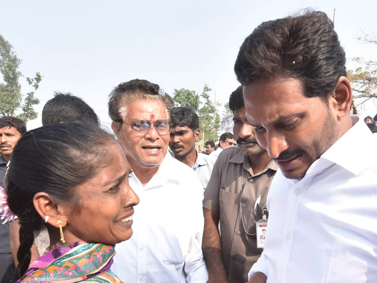 YS jagan padayatra at Sikakulam District photo gallery - Sakshi18