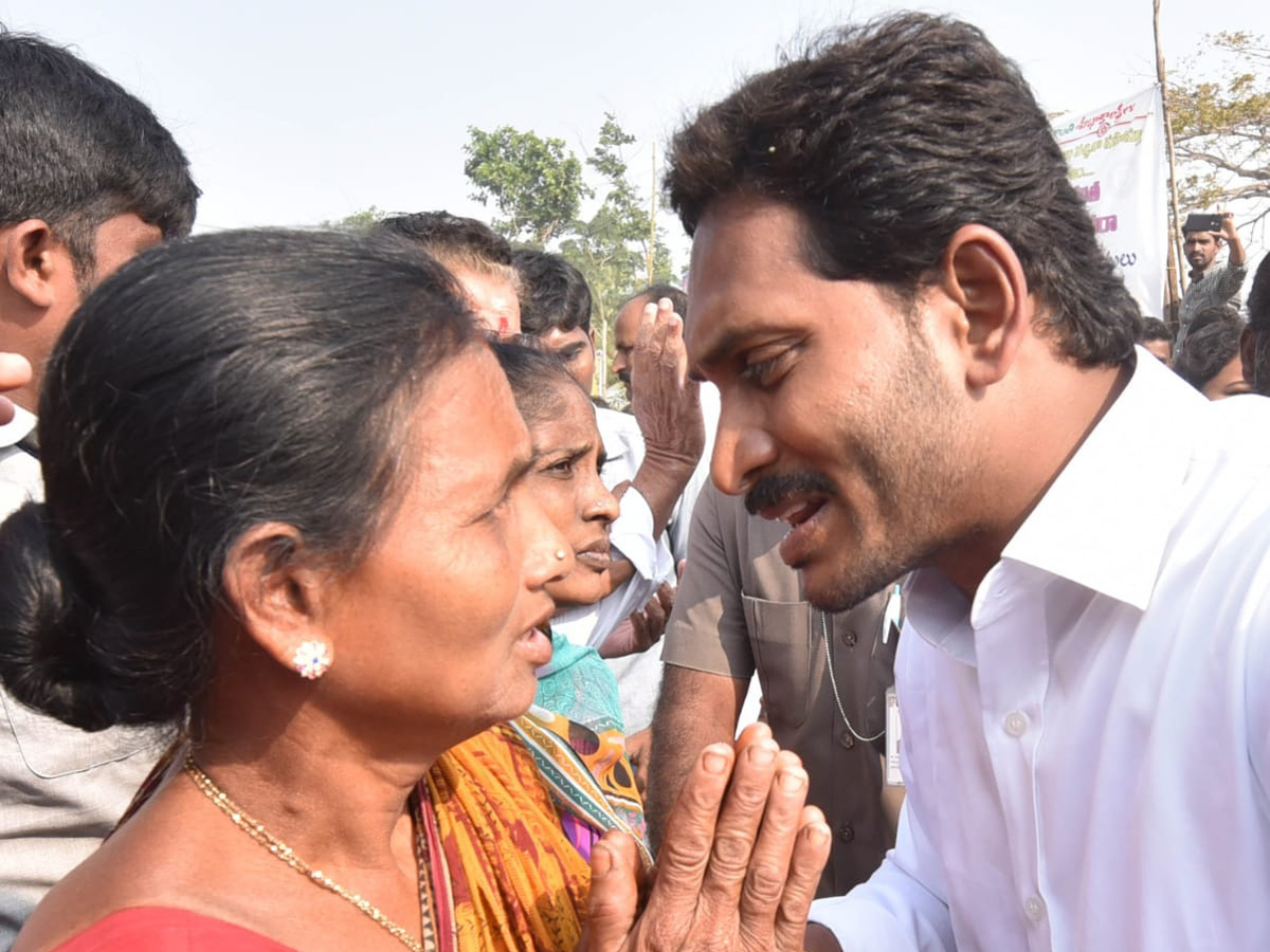 YS jagan padayatra at Sikakulam District photo gallery - Sakshi5