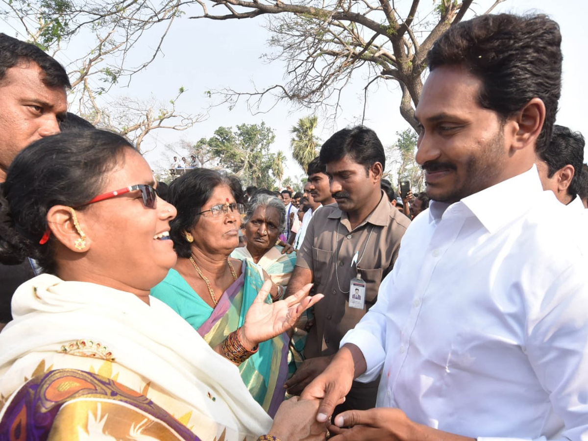 YS jagan padayatra at Sikakulam District photo gallery - Sakshi6